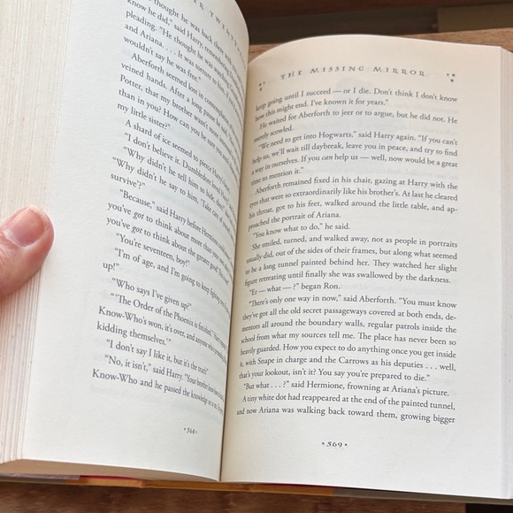 Harry Potter and the Deathly Hallows Book - Picture 4 of 5